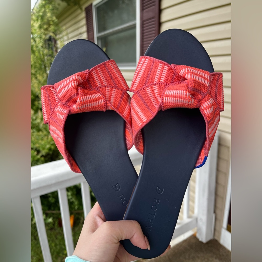 โ SOLD โ Rothy's Hibiscus Knot Sandal In-Store Exclusive Retired Unicorn size 8 - Picture 1 of 4